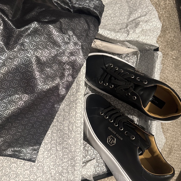 Shoes - Picture 3 of 3